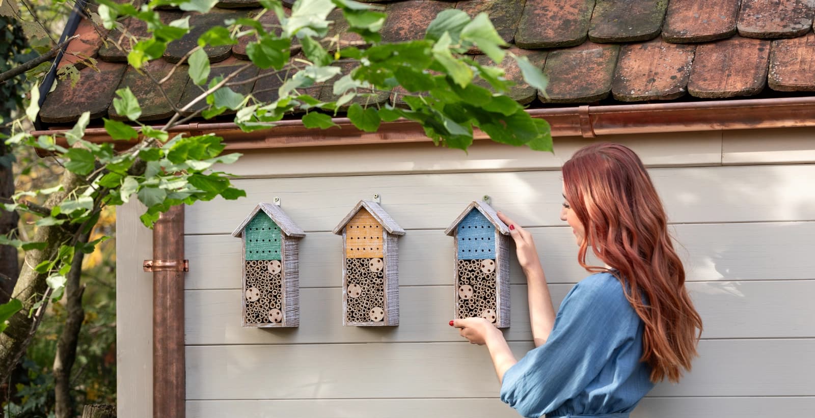 Insektenhotels und Nistkästen aufstellen