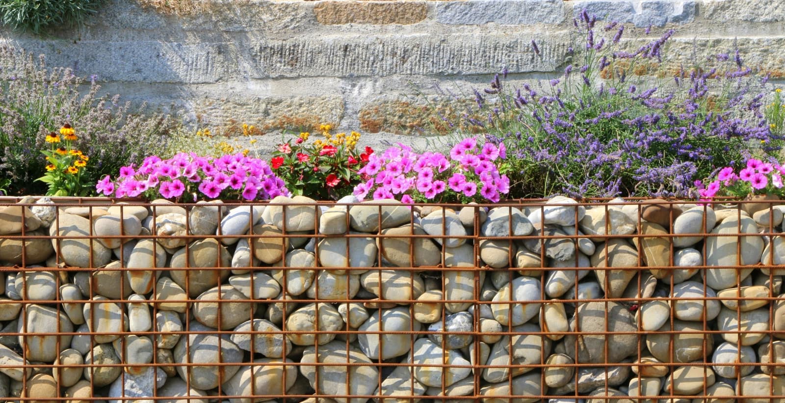 Im Trend: Mit Stein befüllte Gabionen