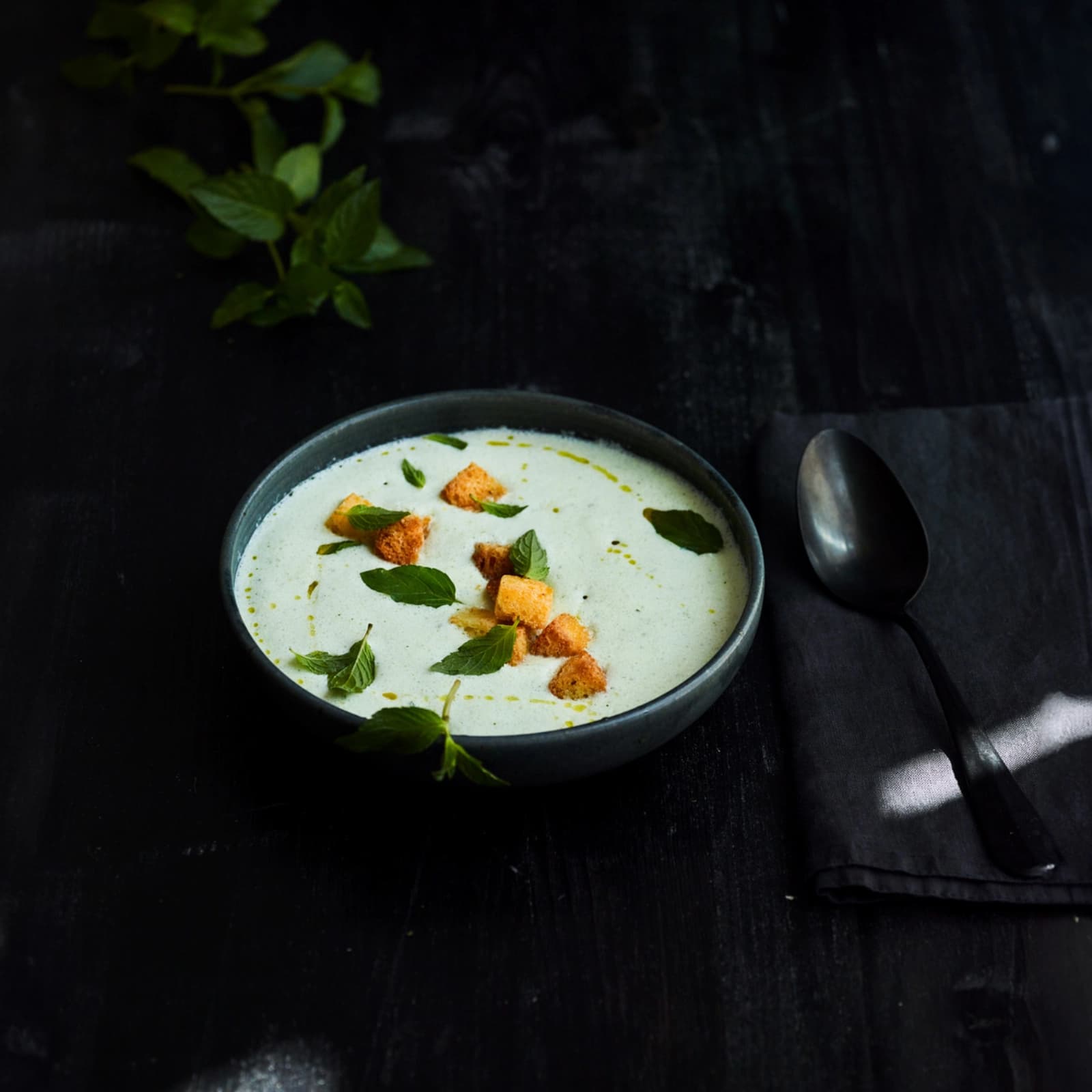 Gurkenkaltschale mit Minze