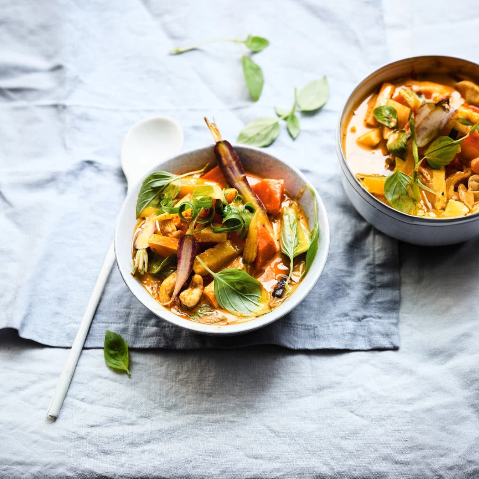 Gemüse-Curry mit Thai-Basilikum