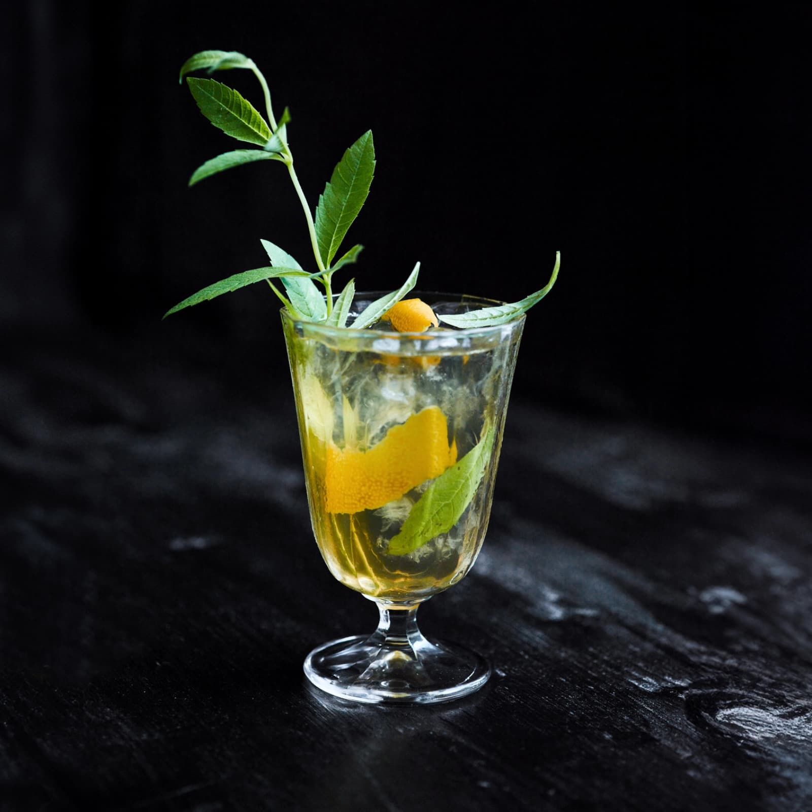 Zitronenverbenen-Eistee